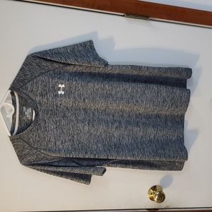 Under Armour Heat Gear T Shirt, size Large. Grey